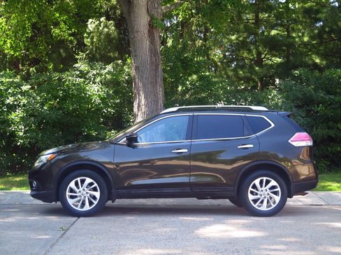Used 2015 Nissan Rogue SL w/ SL Premium Package AWD/4WD image 2