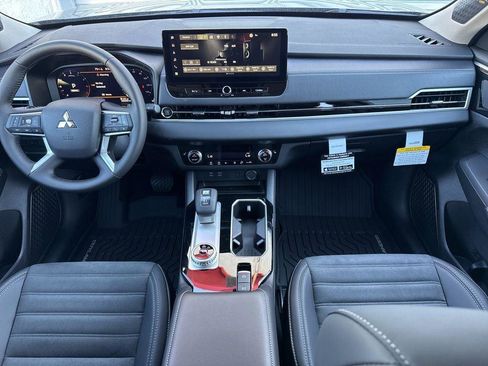 Used 2025 Mitsubishi Outlander SE FWD image 22