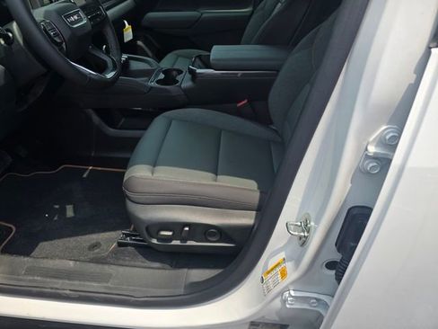 New 2026 GMC Terrain AT4 w/ Technology Package II AWD/4WD image 17