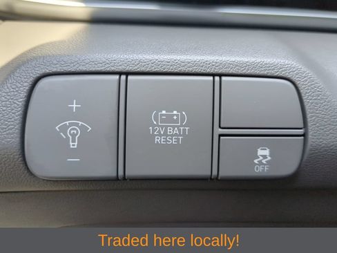 Used 2024 Hyundai Elantra Blue FWD image 3