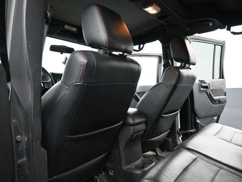 Used 2012 Jeep Wrangler Unlimited Sahara image 9