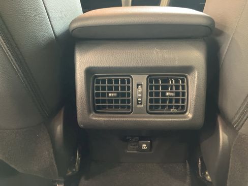 Used 2025 Toyota Camry SE image 24