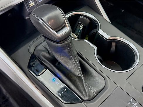 Certified 2023 Toyota Highlander LE image 16