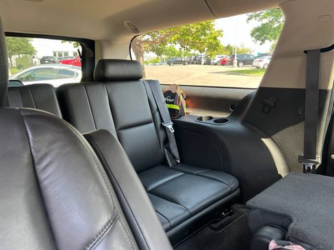 Used 2012 Cadillac Escalade ESV Luxury AWD/4WD image 23