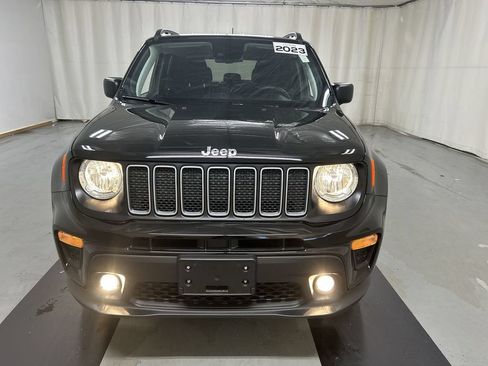 Used 2023 Jeep Renegade Latitude w/ Premium Group AWD/4WD image 3