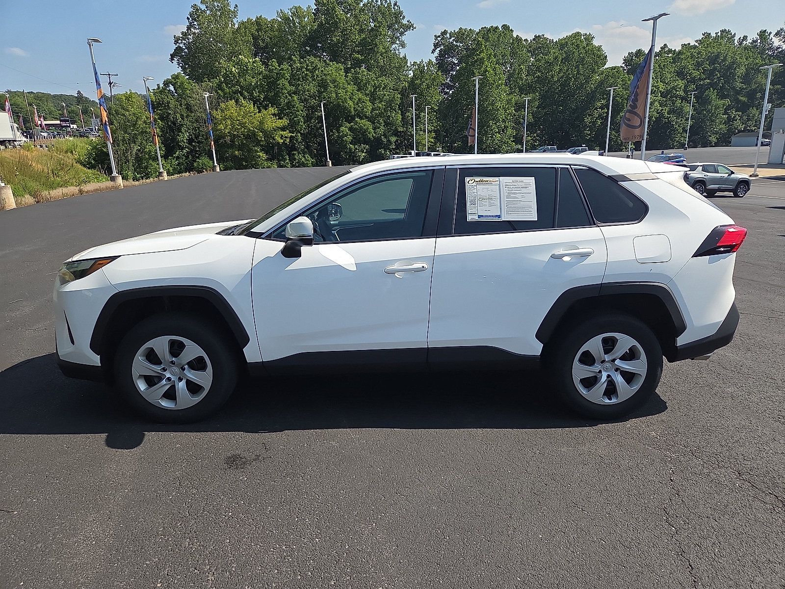 Used 2023 Toyota RAV4 LE AWD/4WD image 6