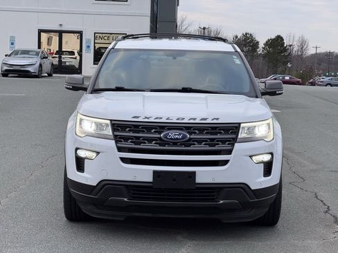 Used 2018 Ford Explorer XLT w/ Equipment Group 202A image 5