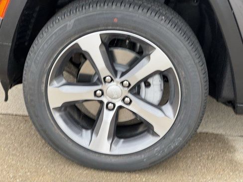 New 2025 Jeep Grand Cherokee Limited w/ Trailer Tow Package image 36