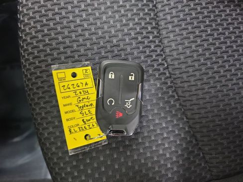 Used 2024 GMC Terrain SLE w/ Driver Convenience Package AWD/4WD image 32