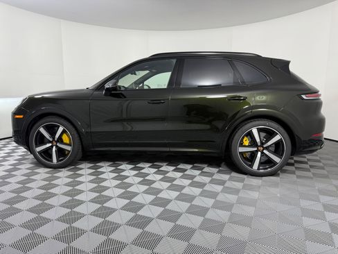 New 2026 Porsche Cayenne GTS image 2