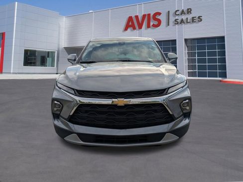 Used 2025 Chevrolet Blazer LT FWD image 2