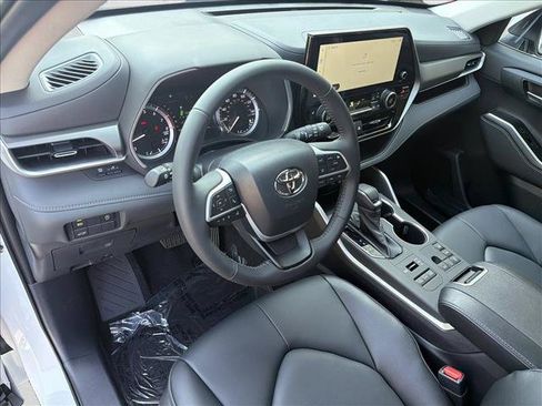 New 2026 Toyota Highlander XLE AWD/4WD image 16