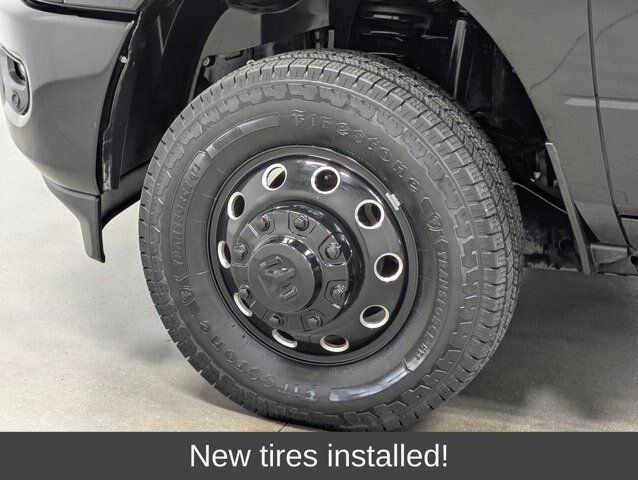 Used 2025 RAM 3500 Laramie AWD/4WD image 2