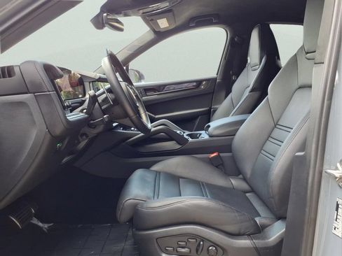 Certified 2024 Porsche Cayenne Turbo GT AWD/4WD image 18