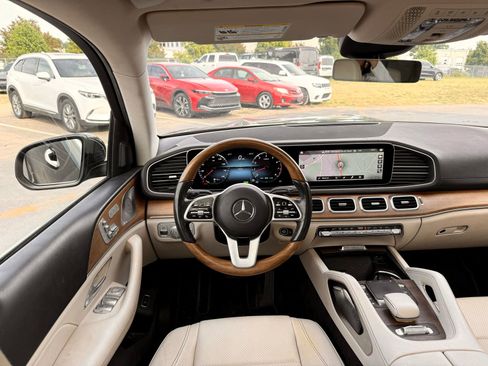 Used 2021 Mercedes-Benz GLS 450 4MATIC image 36