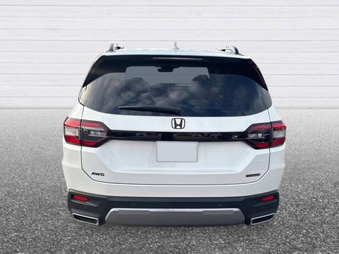 New 2026 Honda Pilot Touring image 4