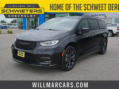 Used 2025 Chrysler Pacifica Limited