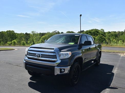 Used 2016 Toyota Tundra SR5 w/ SR5 Upgrade Package image 2