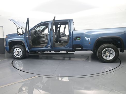 Used 2025 Chevrolet Silverado 3500 High Country w/ Technology Package AWD/4WD image 87