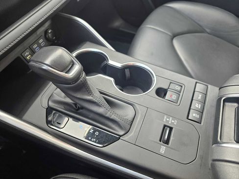 Used 2022 Toyota Highlander XLE image 33