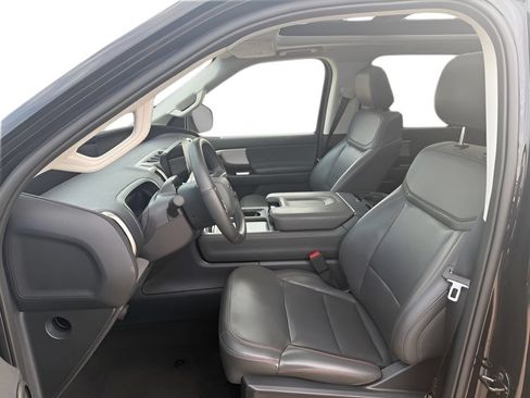 Used 2025 Ford Expedition Active AWD/4WD image 8