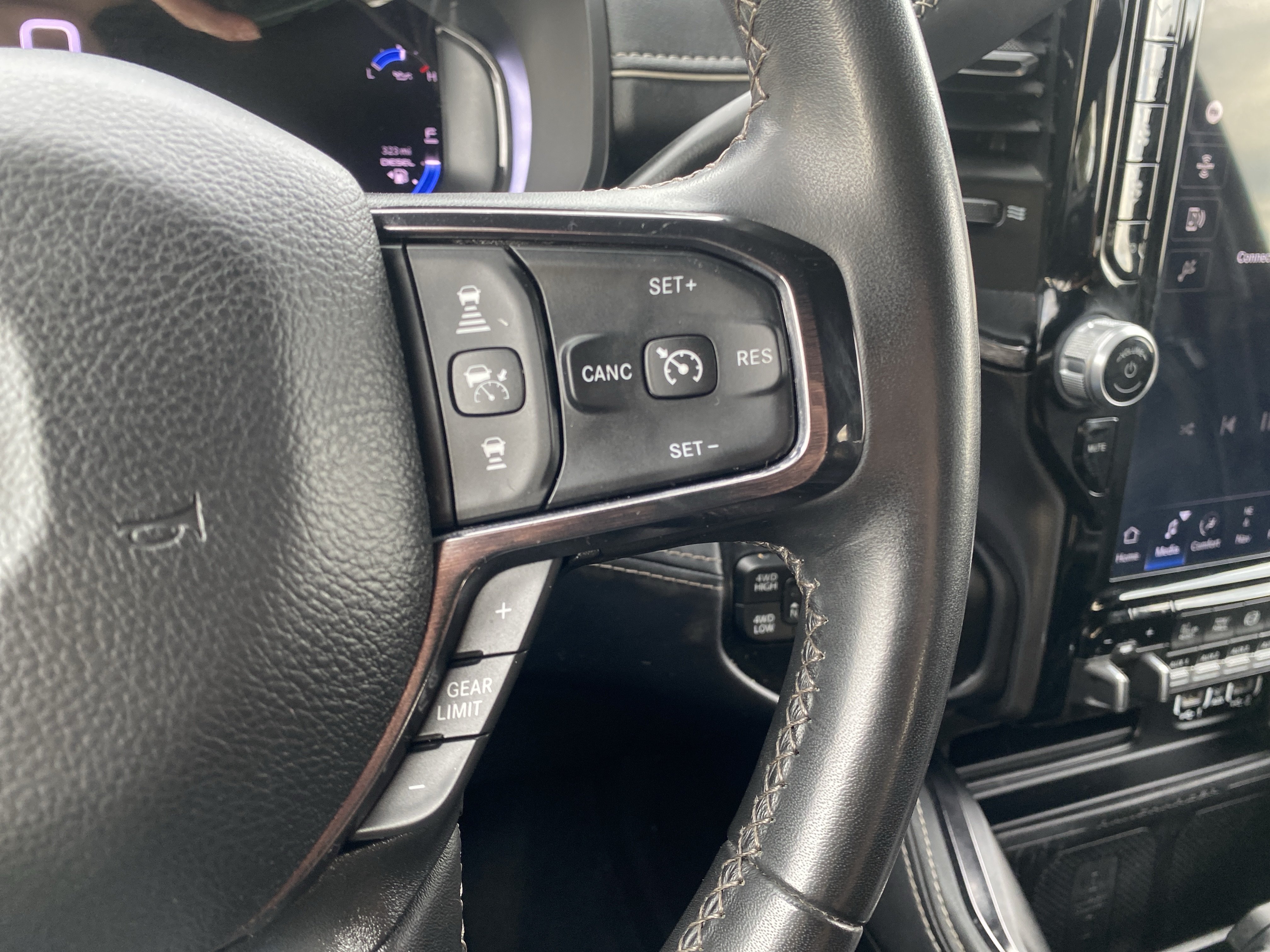 Used 2024 RAM 2500 Limited AWD/4WD image 17