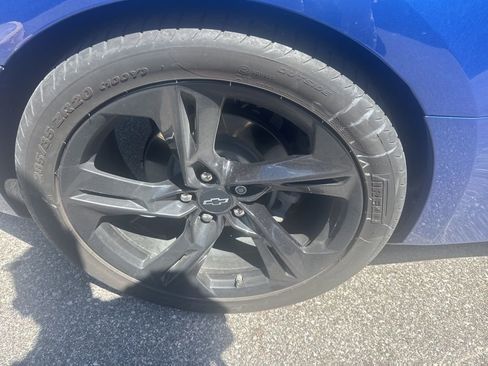 Used 2022 Chevrolet Camaro LT w/ RS Package image 9