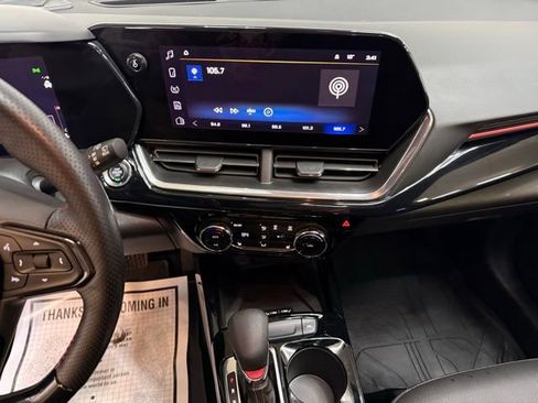 Certified 2025 Chevrolet Trax RS w/ Sunroof Package image 23