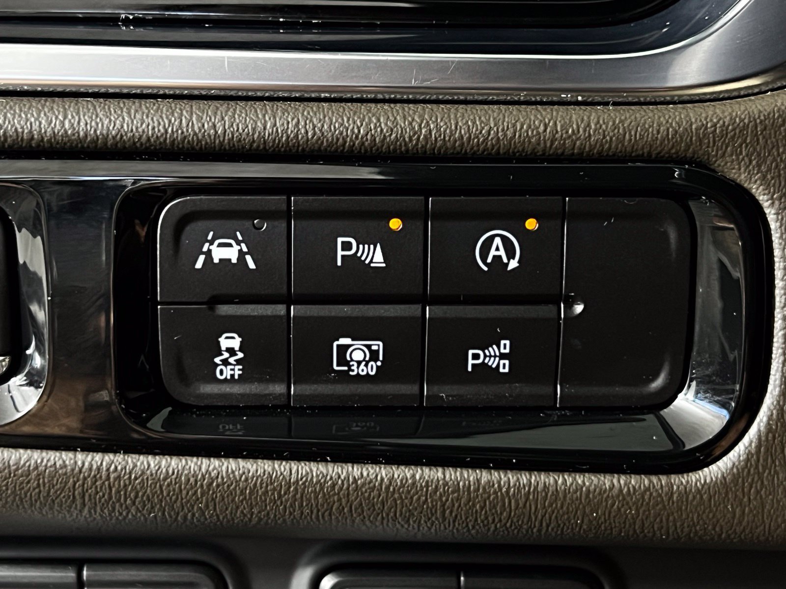 Used 2025 GMC Yukon Elevation AWD/4WD image 23