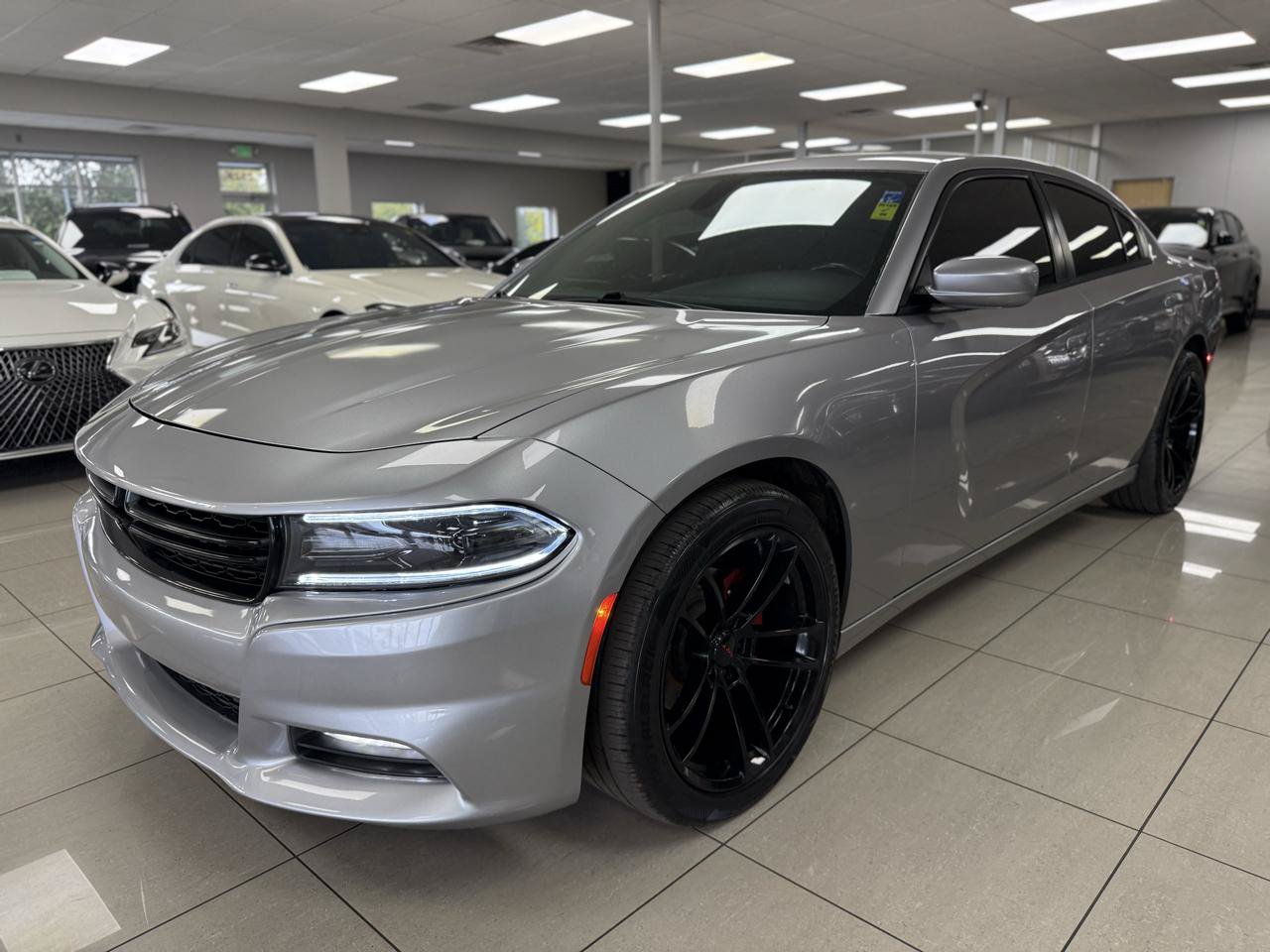 Used 2017 Dodge Charger SXT RWD image 8
