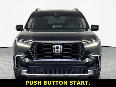 Used 2025 Honda Pilot Touring image 2