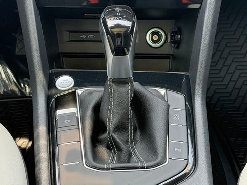 New 2026 Volkswagen Taos SE FWD image 16