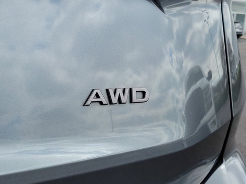 Used 2025 Nissan Rogue SV image 7