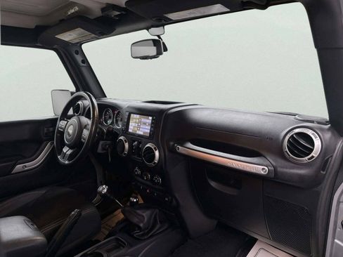 Used 2017 Jeep Wrangler Unlimited Rubicon w/ Connectivity Group AWD/4WD image 22