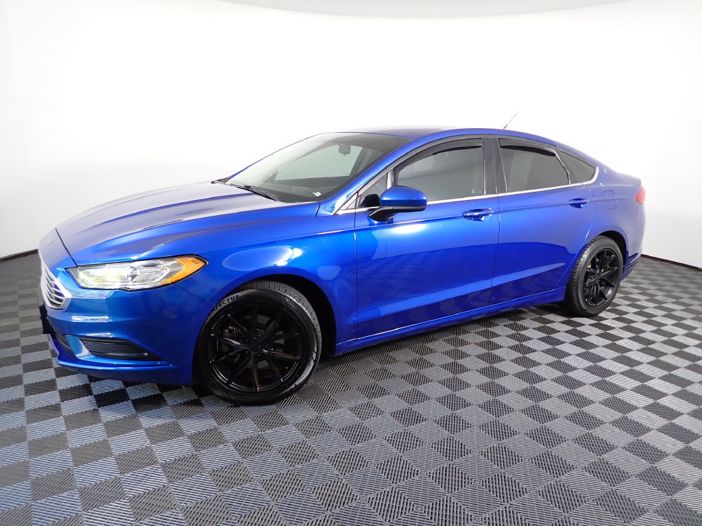 Used 2017 Ford Fusion SE w/ Fusion SE Technology Package FWD image 8