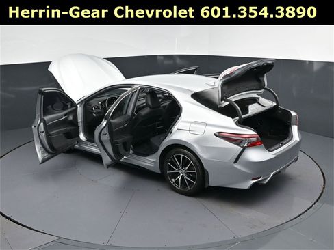 Used 2024 Toyota Camry SE image 48