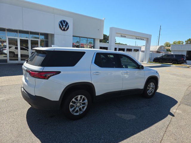 Used 2023 Chevrolet Traverse LS FWD image 4