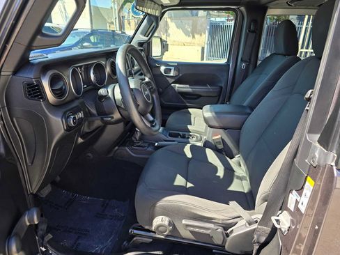 Used 2018 Jeep Wrangler Sport AWD/4WD image 15