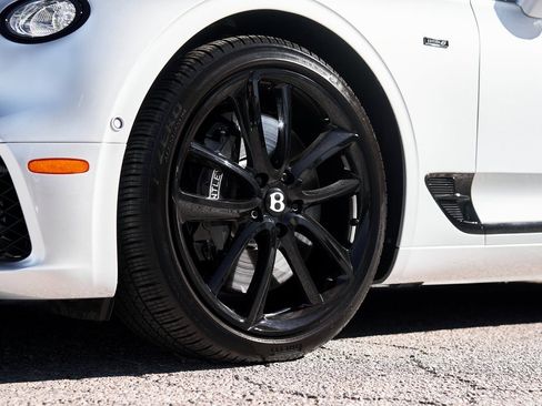 Used 2024 Bentley Continental GT image 12