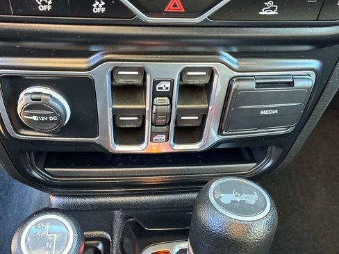 Used 2022 Jeep Wrangler Unlimited Sahara image 29