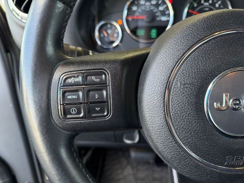 Used 2014 Jeep Wrangler Unlimited Sahara w/ Connectivity Group image 17