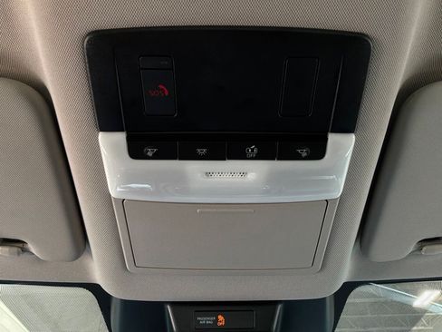 Used 2025 Nissan Rogue SV FWD image 17
