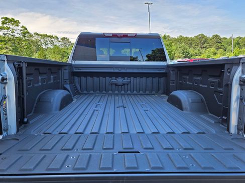 Used 2025 Chevrolet Silverado 2500 ZR2 w/ Technology Package AWD/4WD image 29