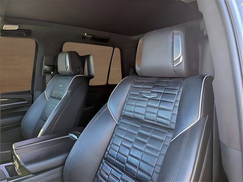 Used 2021 Cadillac Escalade Sport Platinum w/ LPO, ONYX Package image 9