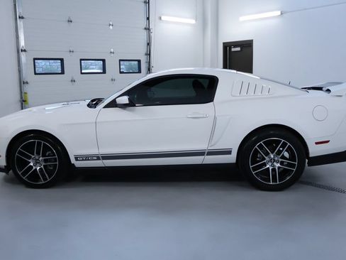 Used 2011 Ford Mustang GT Premium w/ 402A Rapid Spec Order Code RWD image 4