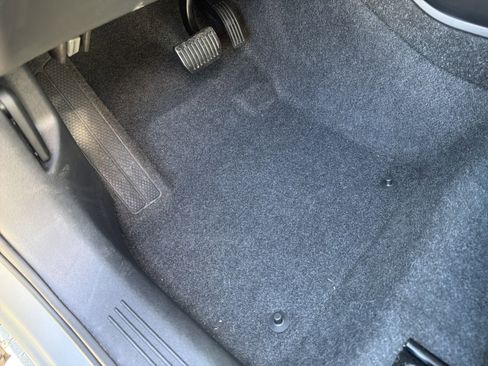 Certified 2025 Volvo XC40 B5 Core image 17