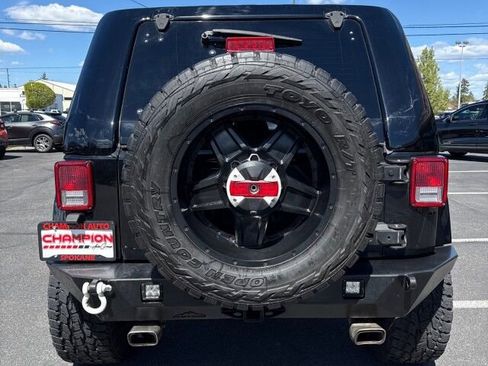 Used 2018 Jeep Wrangler Unlimited Sahara w/ Max Tow Package AWD/4WD image 7