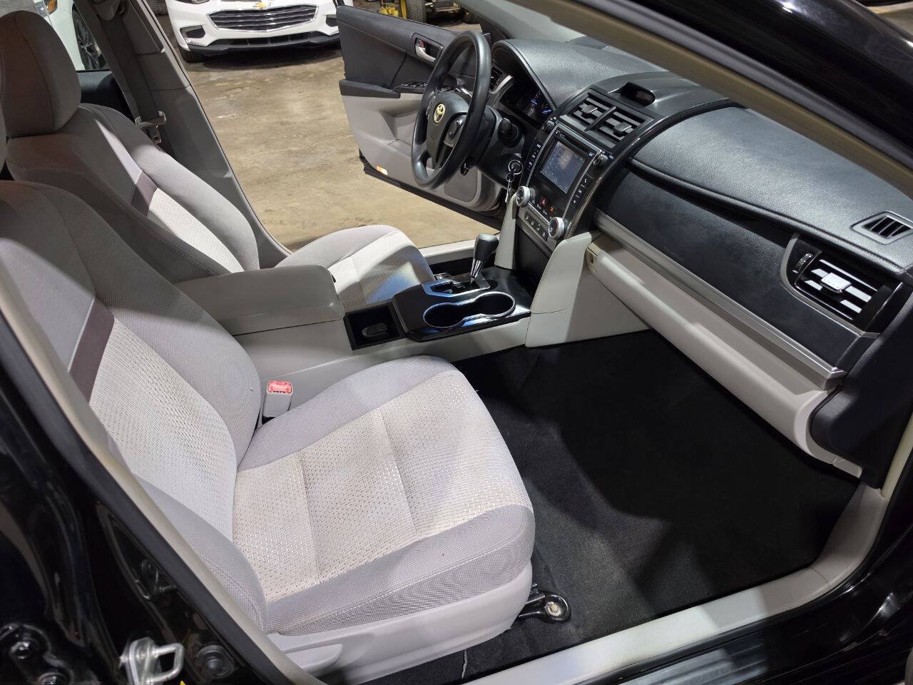 Used 2013 Toyota Camry FWD image 29