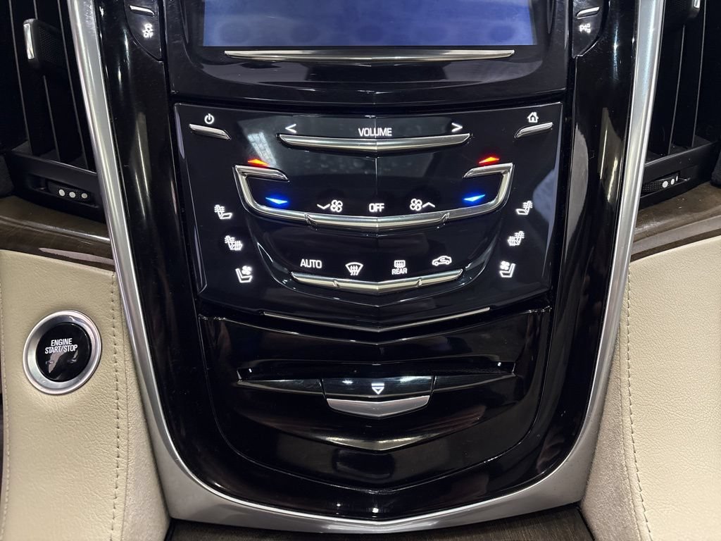 Used 2020 Cadillac Escalade Premium Luxury AWD/4WD image 21