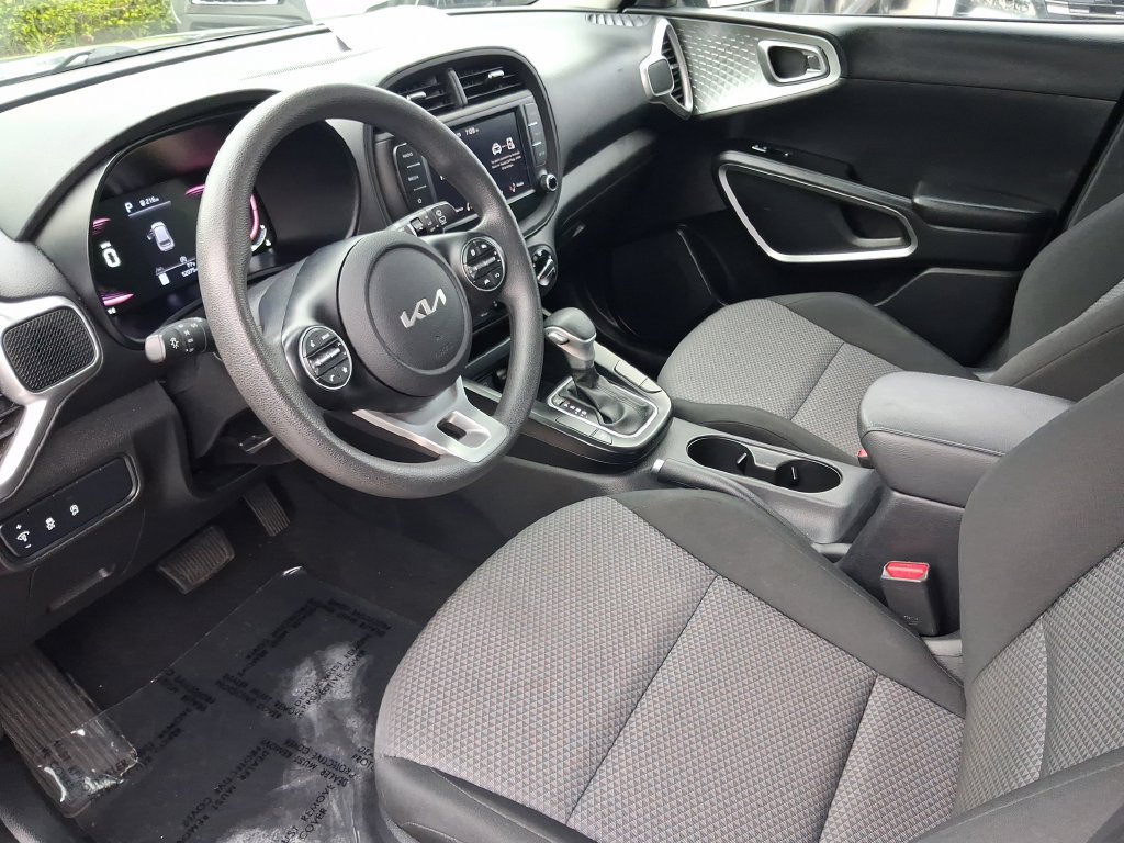 Used 2024 Kia Soul LX w/ Option Group 015 FWD image 16